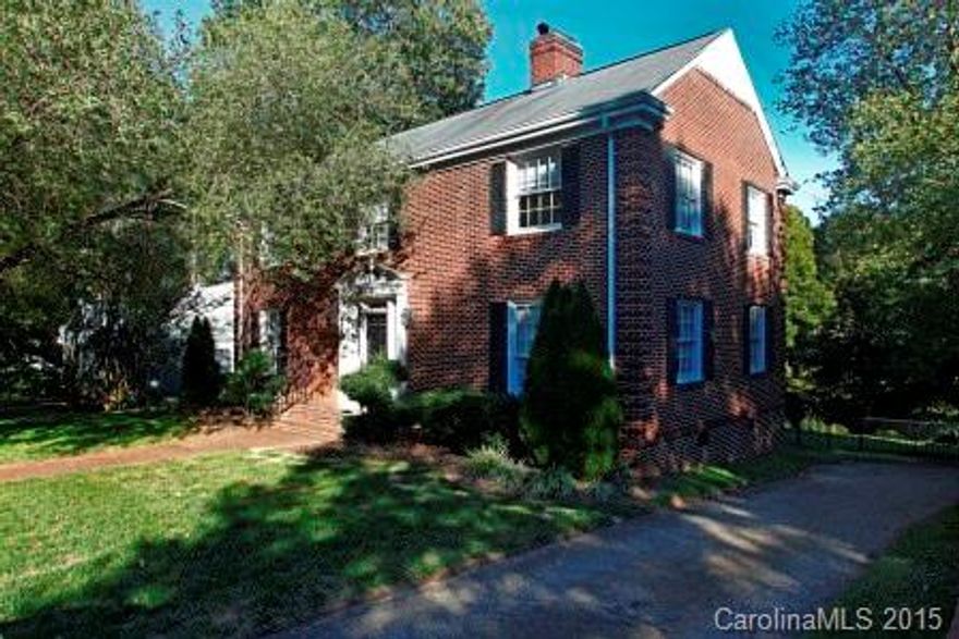 Beautiful two-story brick home located in the heart of Oakwood district. Features include HW's throughout most of the home, crown molding, spacious den w/fireplace, formal LR/office, & neutral colors on the main level. Fabulous, expansive formal DR features antique chandelier, built-ins, & French doors leading to the screened porch overlooking the backyard. Updated kitchen includes granite countertops, SS appliances, updated light fixture, tile floors, & 1/2 BA located just off the kitchen.