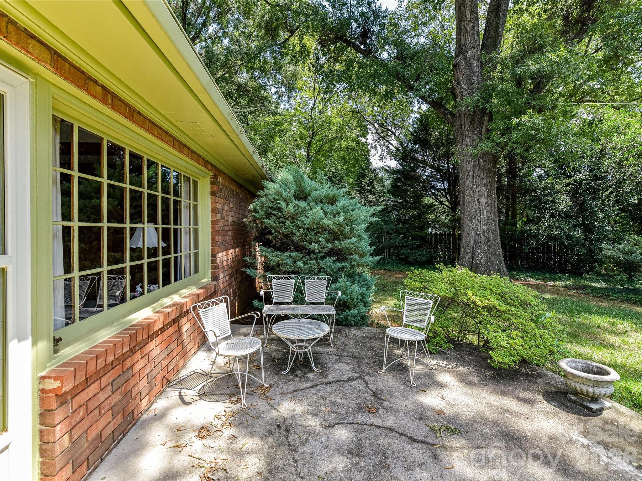 5535 Lansing Drive
