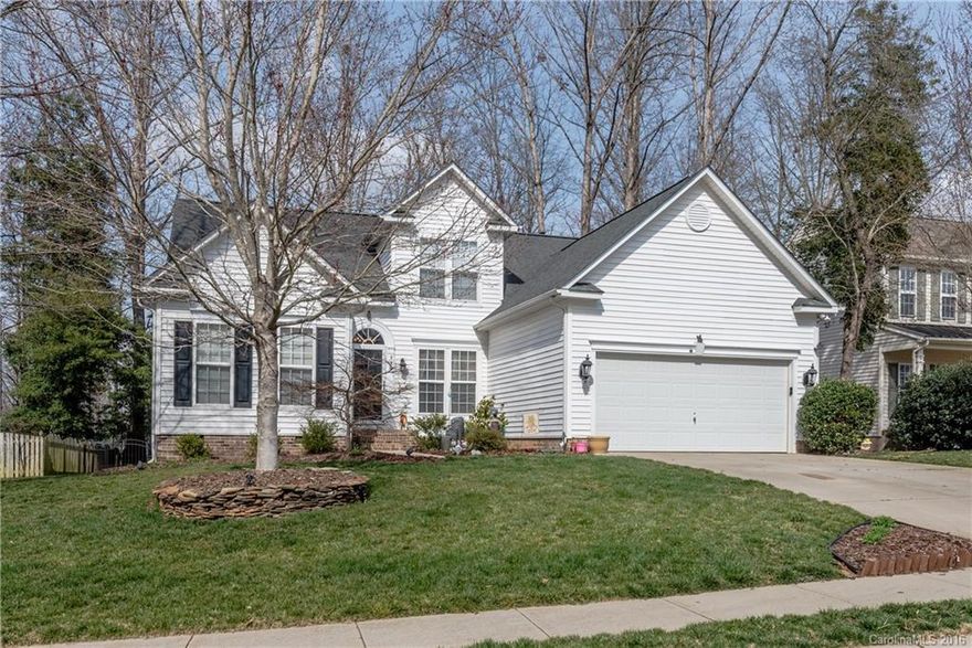 Cute ranch with large bonus up. Sunroom, deck overlooks fenced wooded rear yard. Hardwoods all main areas. formal dining, sunny breakfast nook, great room with gas fireplace. Community pool overlooks Lake Wylie and recreation area has private subdivision beach. Boat and RV storage available