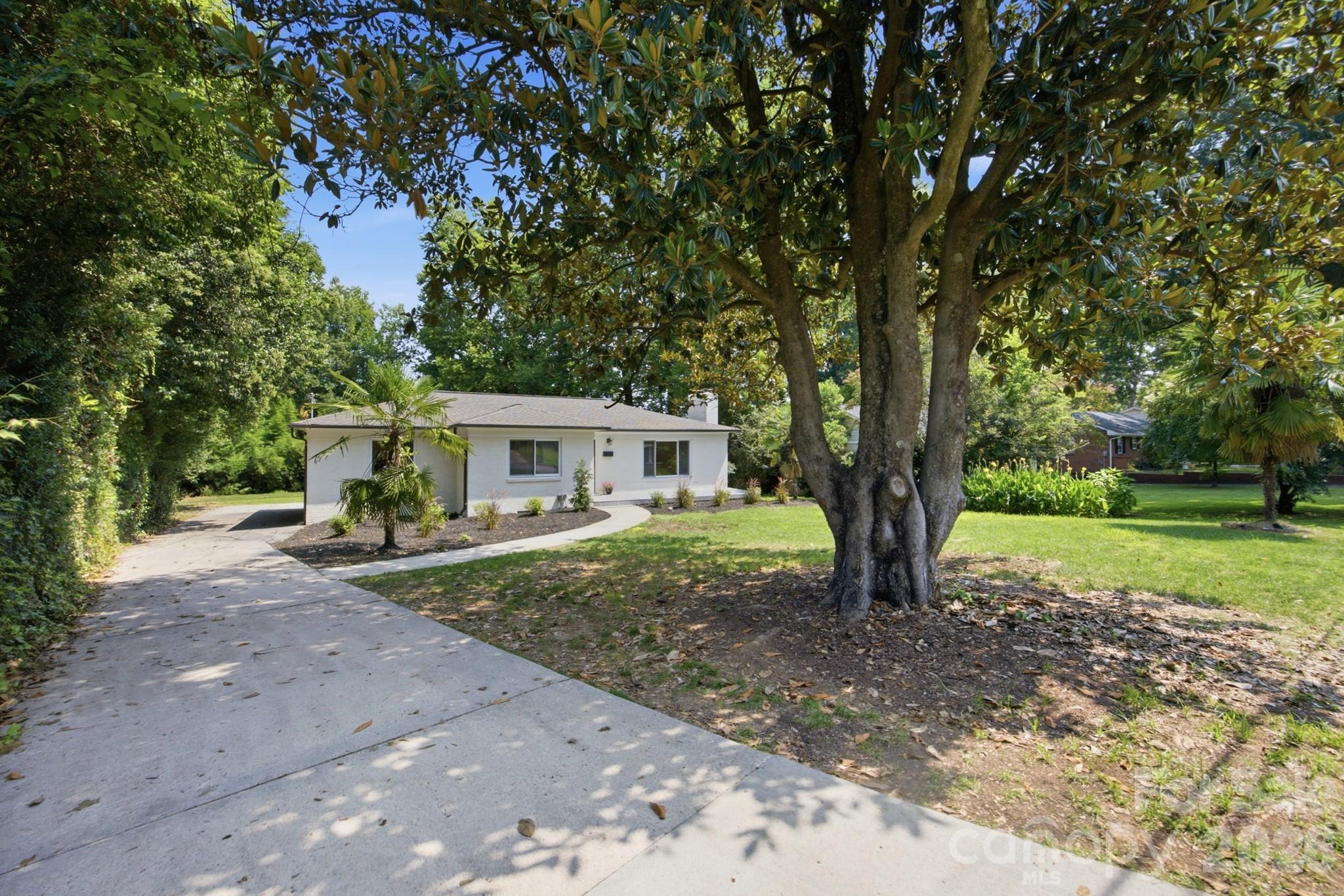 943 Hickory Nut Street
