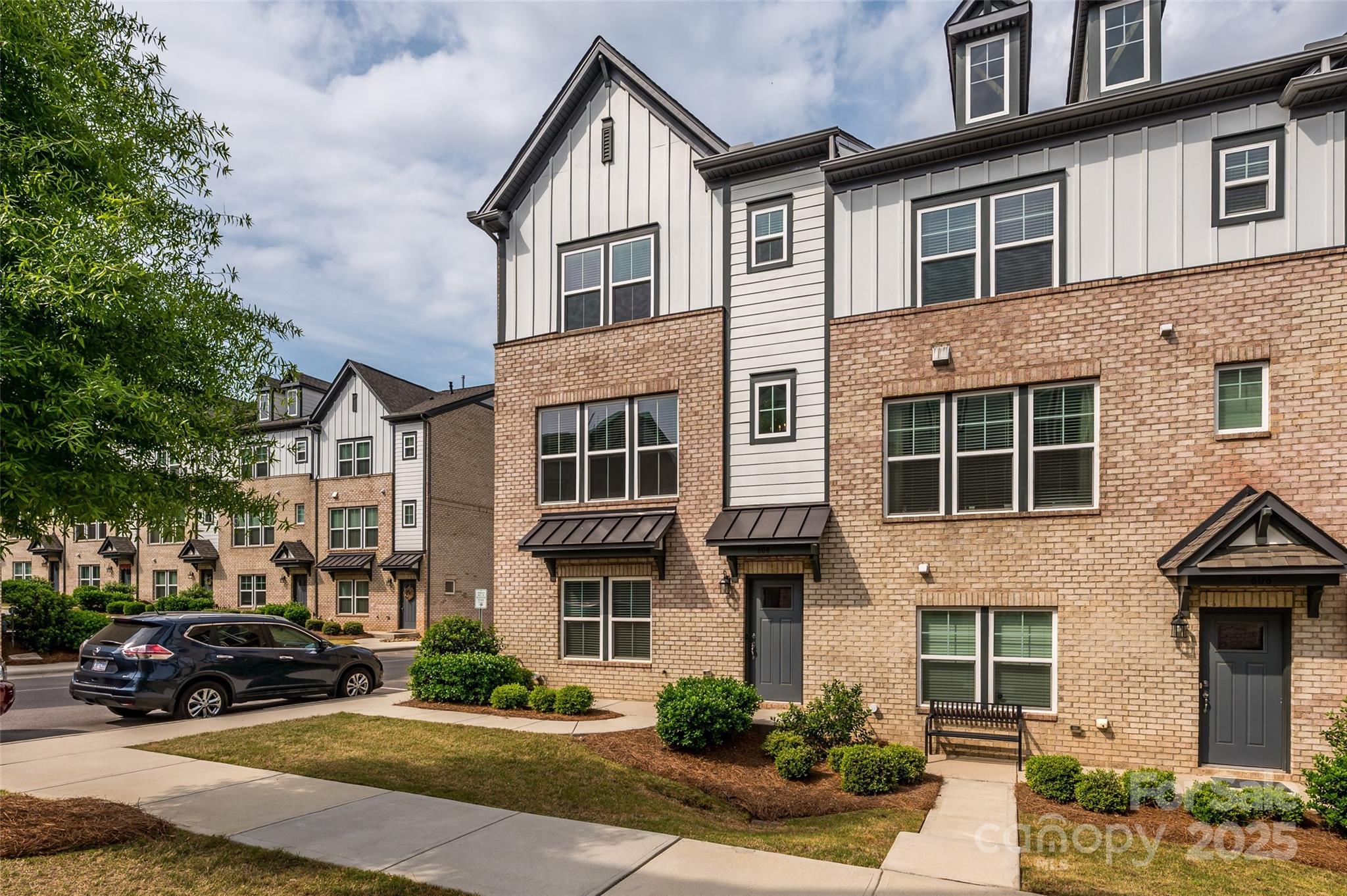 604 TUDOR PARK Way