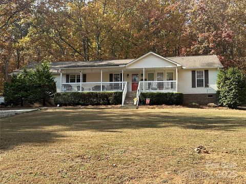 Photo of 966 Laurelwood Drive, Clover, SC 29710 (MLS # 4320365)