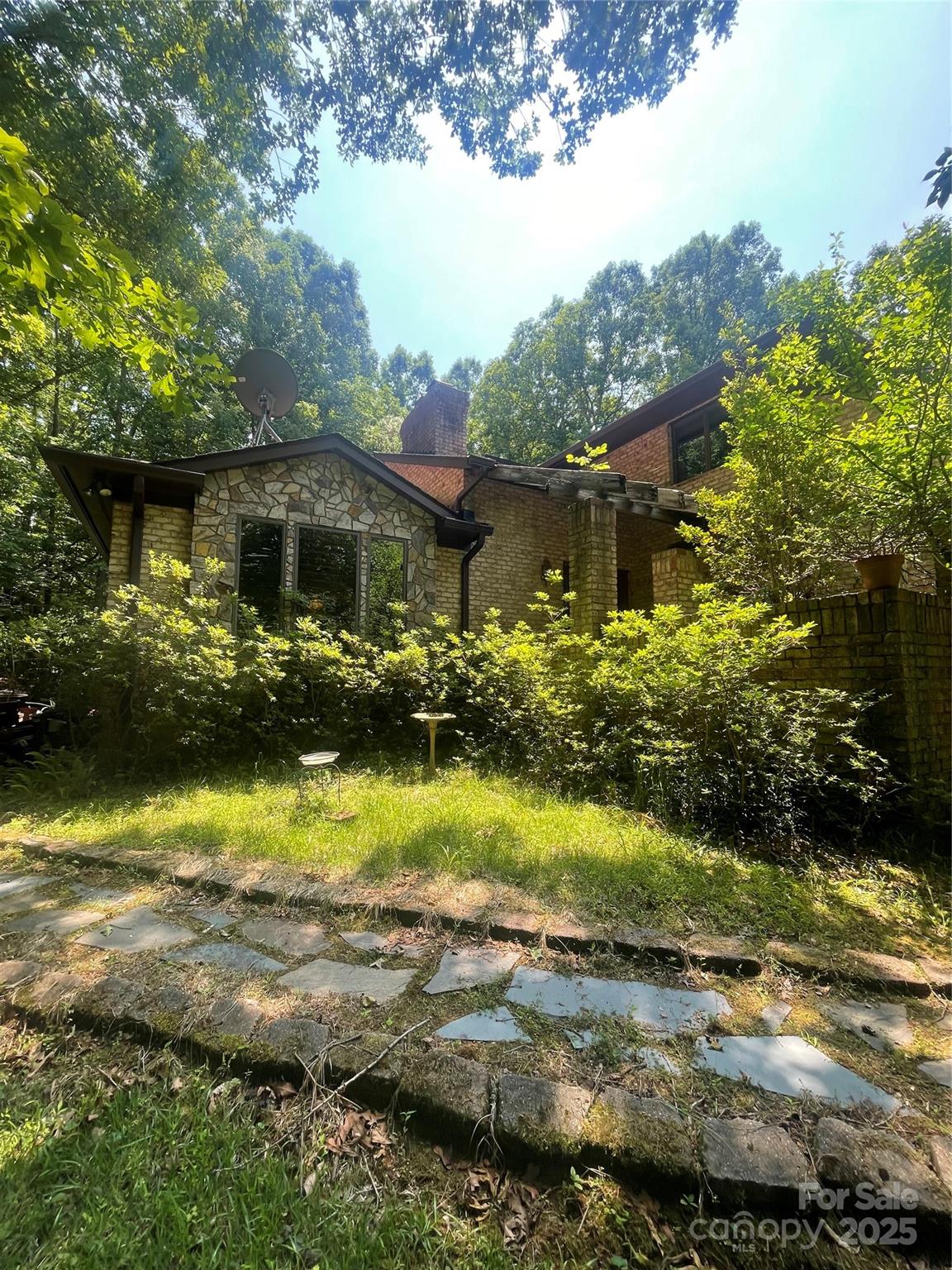 2505 White Thorne Lane