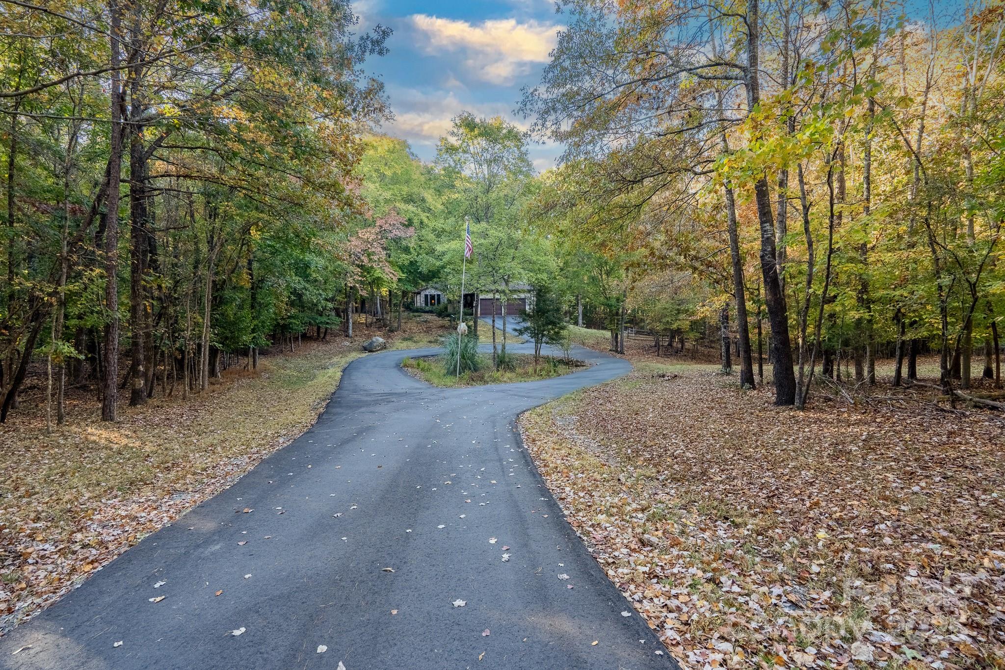 2505 White Thorne Lane