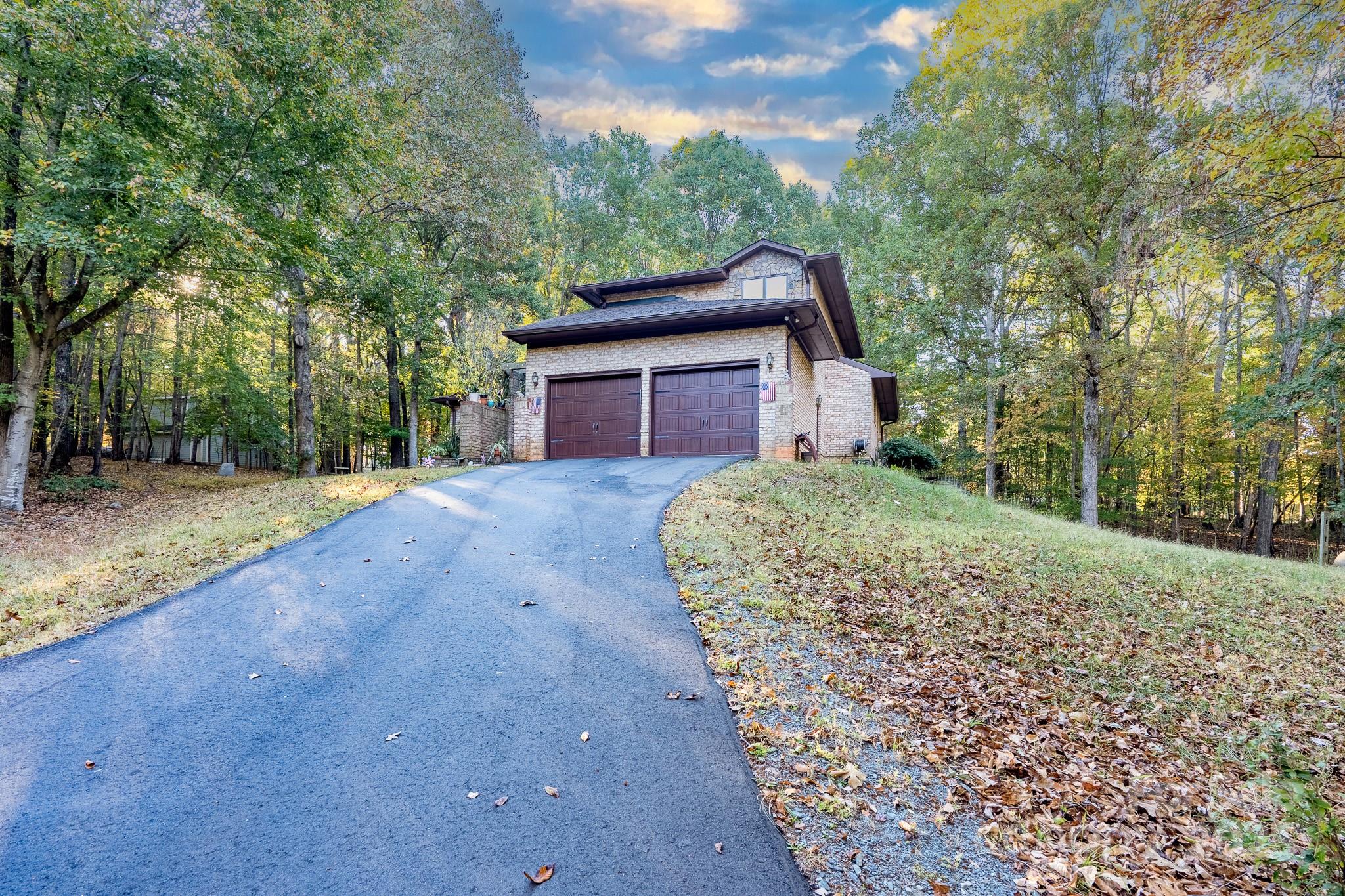 2505 White Thorne Lane