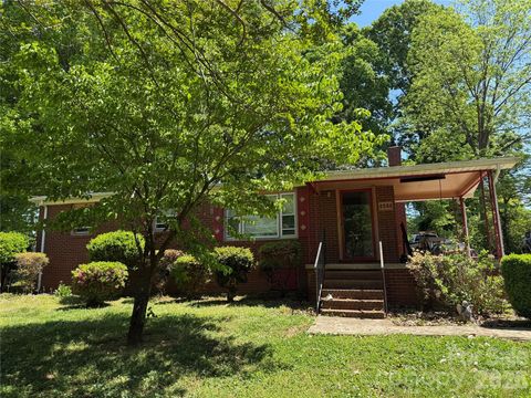 Photo of 6410 Rockwell Boulevard W, Charlotte, NC 28269 (MLS # 4373668)