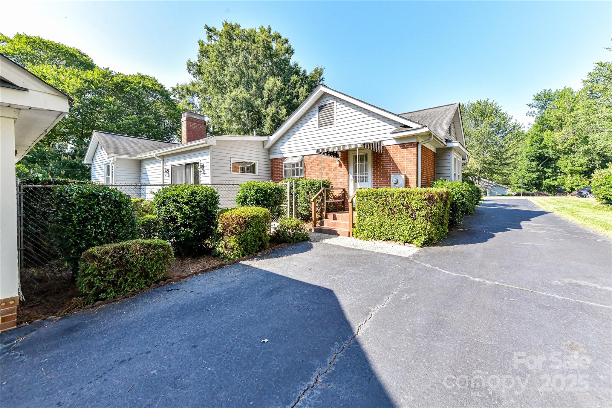6811 Old Reid Road