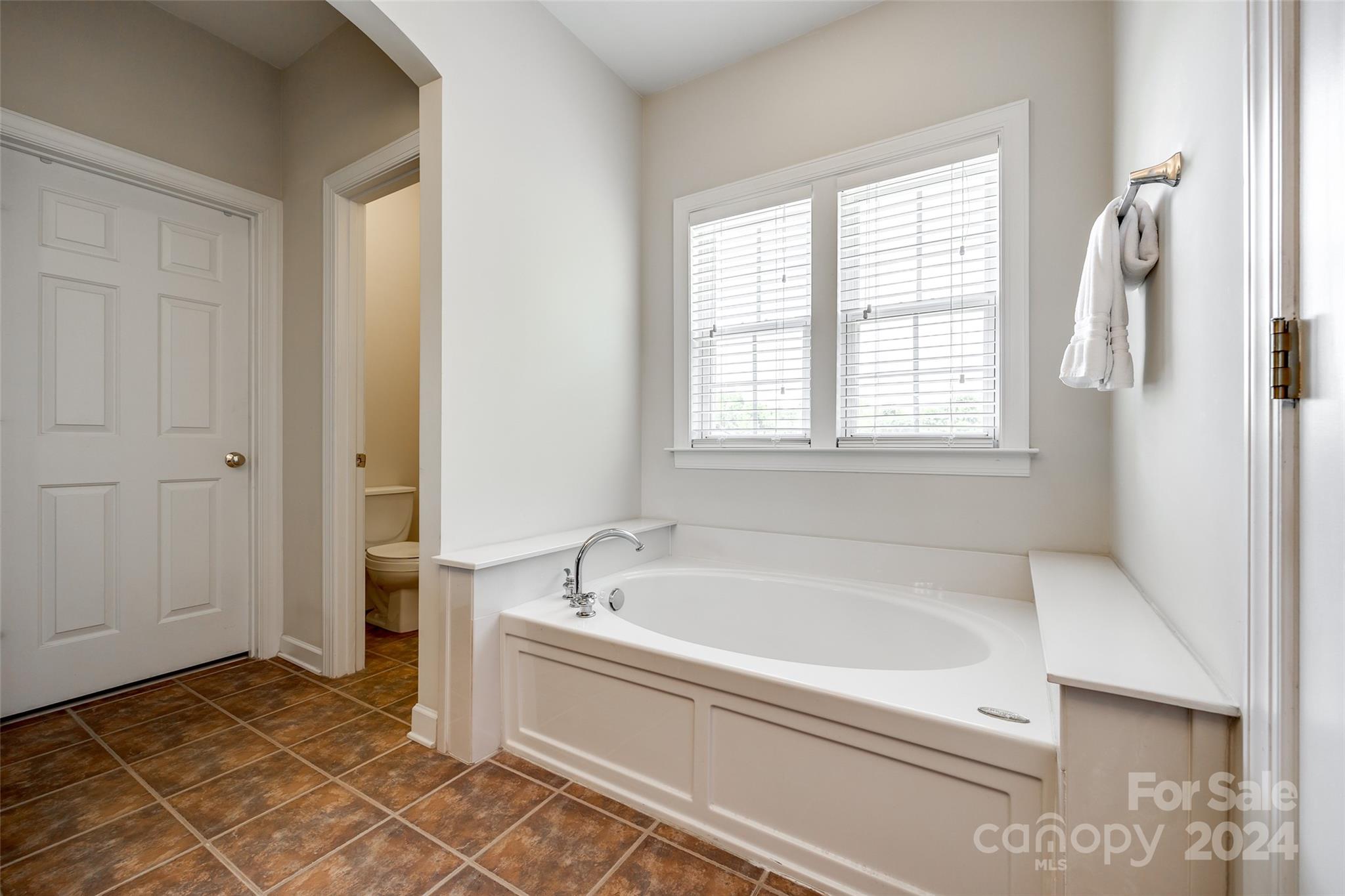 Lake Shore - Residential