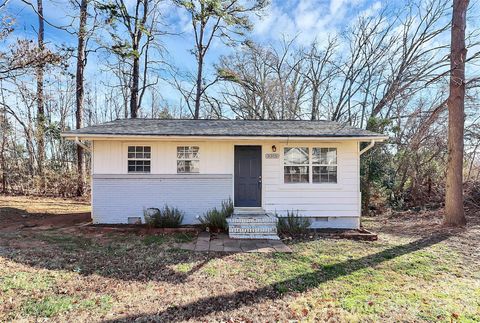 Photo of 3315 Ross Avenue, Charlotte, NC 28208 (MLS # 4336223)