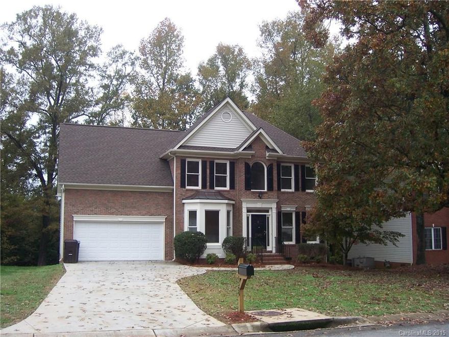 Come and see this wonderful home in The Crossings. No work to do here. Seller has done it for you. The home has a new roof, appliances, lighting, flooring, paint, countertops, and all misc repairs have been done.