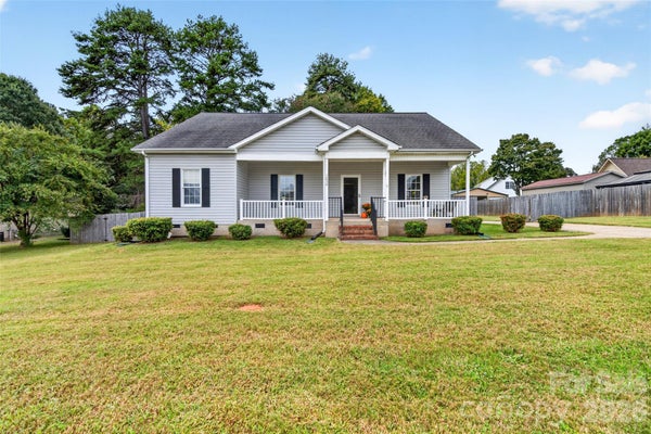 1032 CODDLE CREEK HWY, MOORESVILLE, NC 28115 - Image 1fc7d27778157ae0f4f76d6671b2ca3e/1465299863