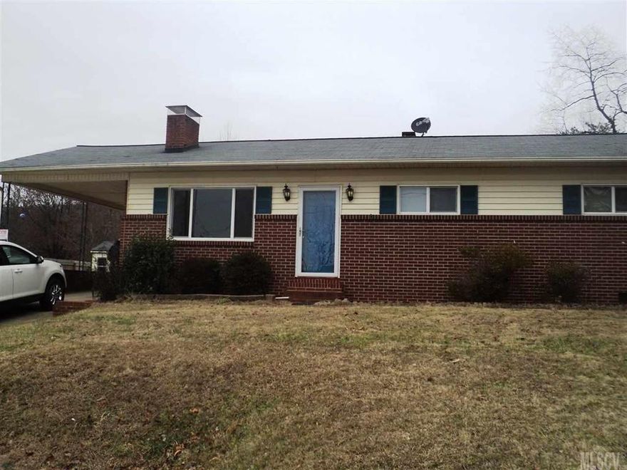 VERY WELL MAINTAINED BRICK RANCH...3BR/2BA with hardwood & tile floors throughout...no carpet, fireplace in LR, large master bath with double vanity, new heat pump in 2011 and roof in 2007, storage building and partially fenced yard. Very convenient location near Hwy. 321 and SW Blvd.