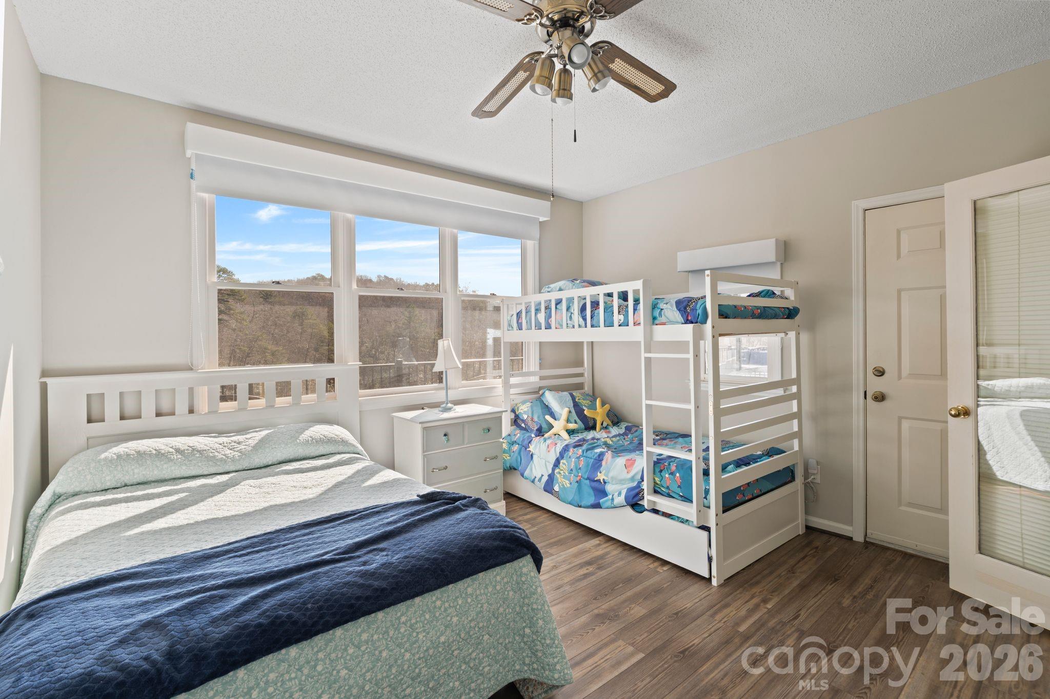 Knolls Point - Residential