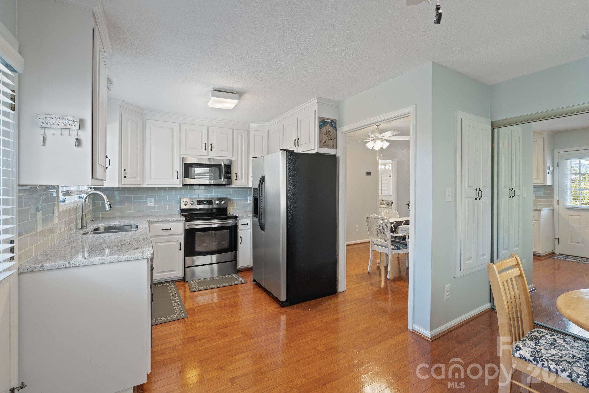 Knolls Point - Residential