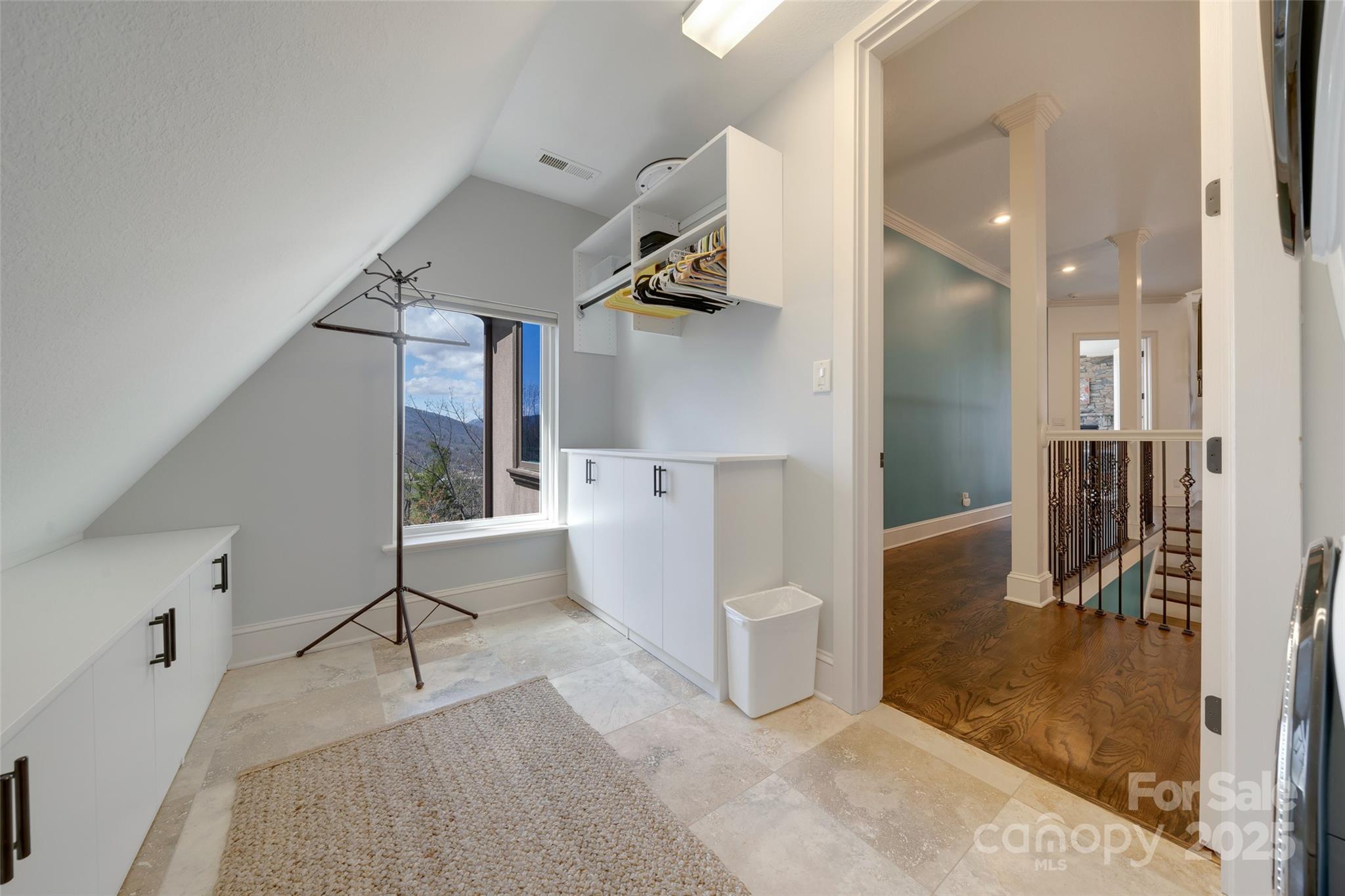 Crest Mountain - Residential