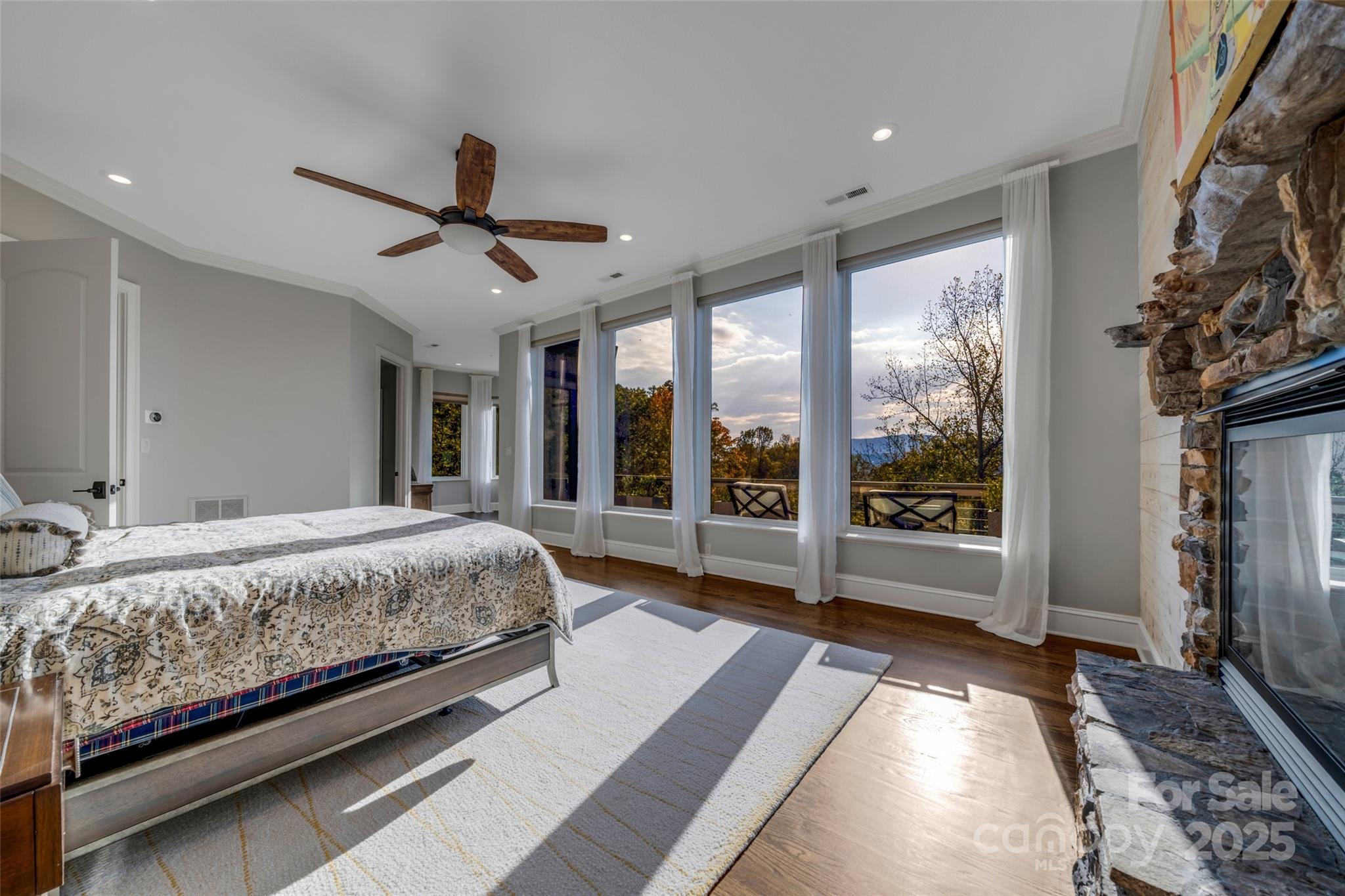 Crest Mountain - Residential