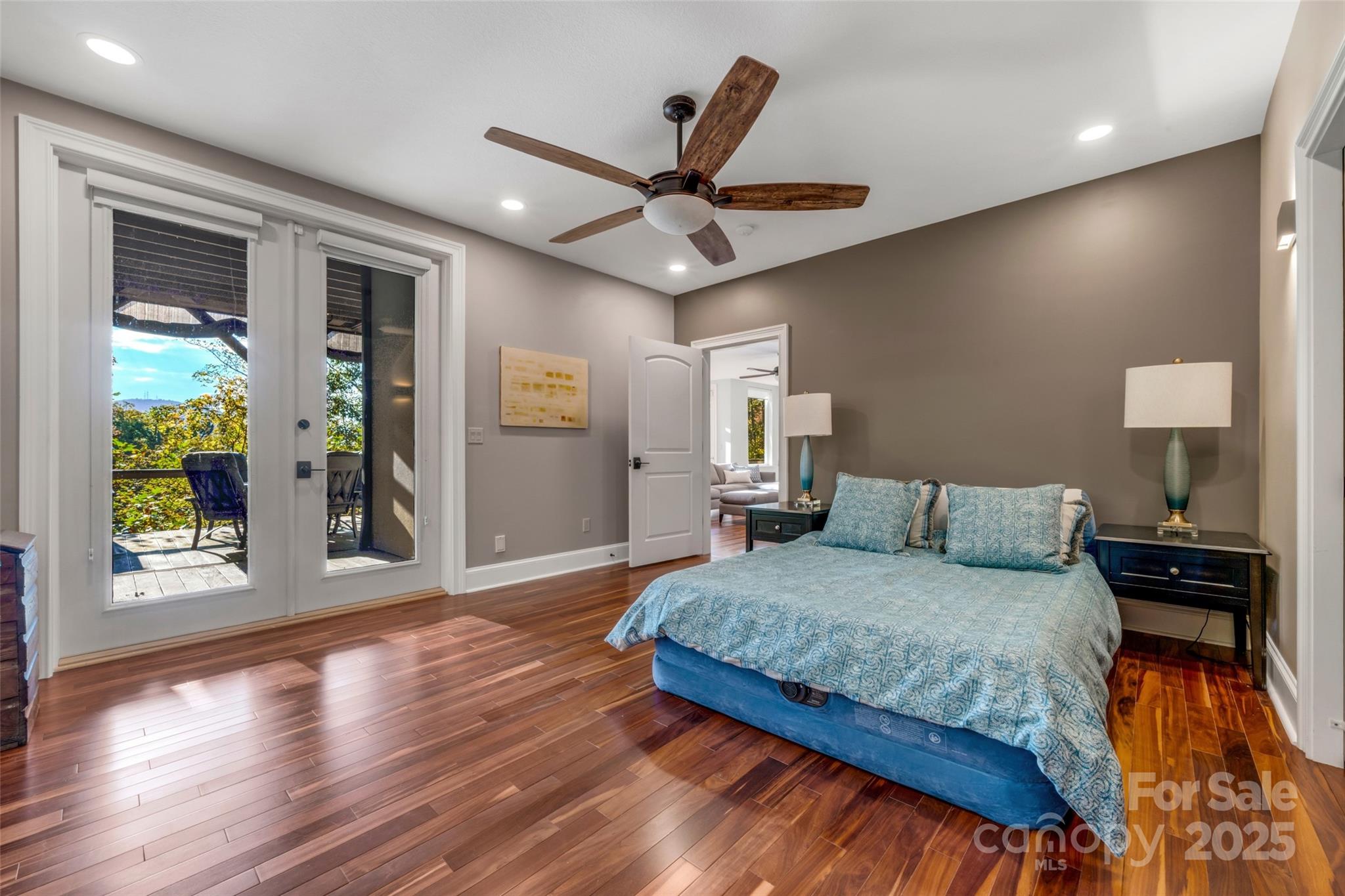 Crest Mountain - Residential