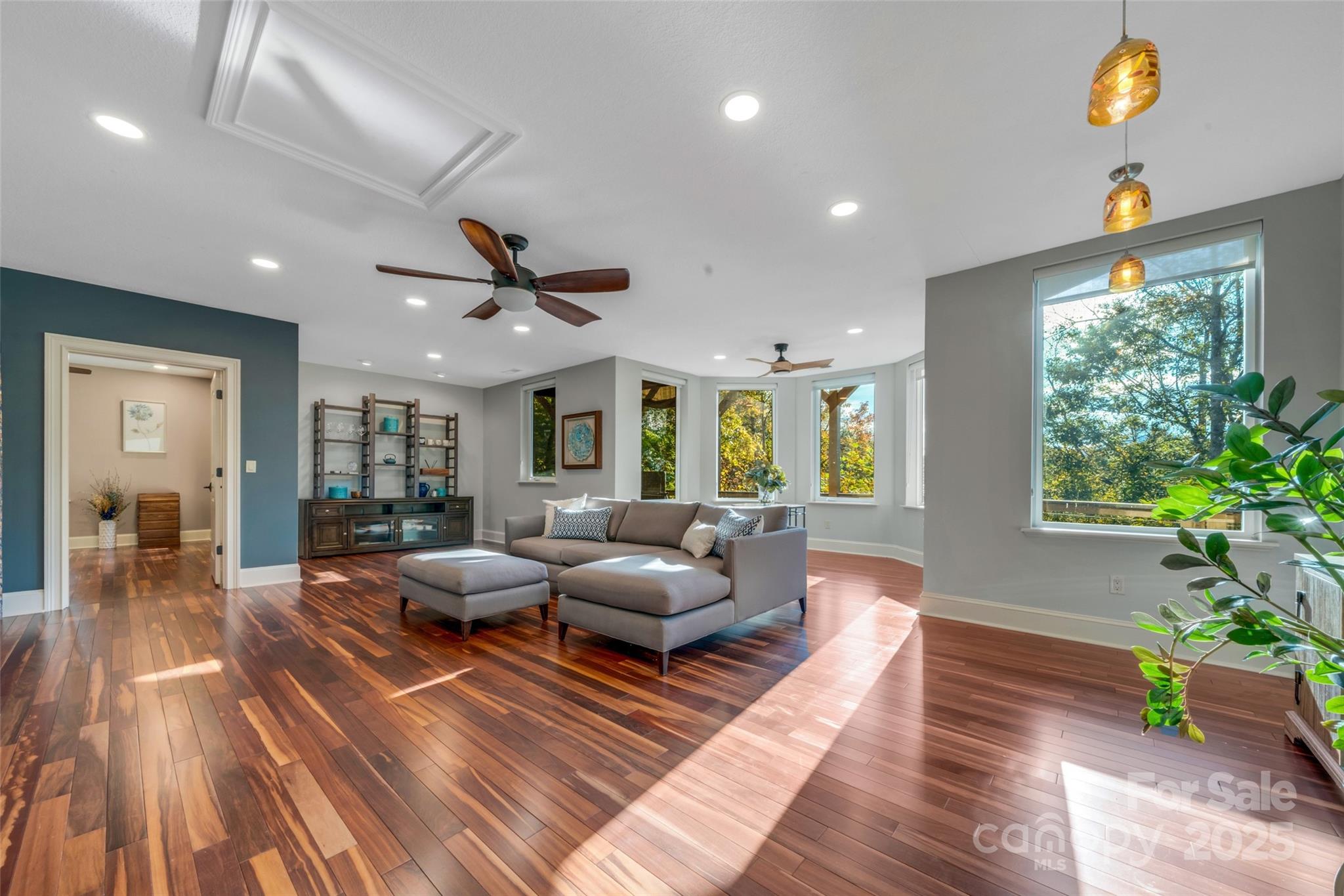 Crest Mountain - Residential