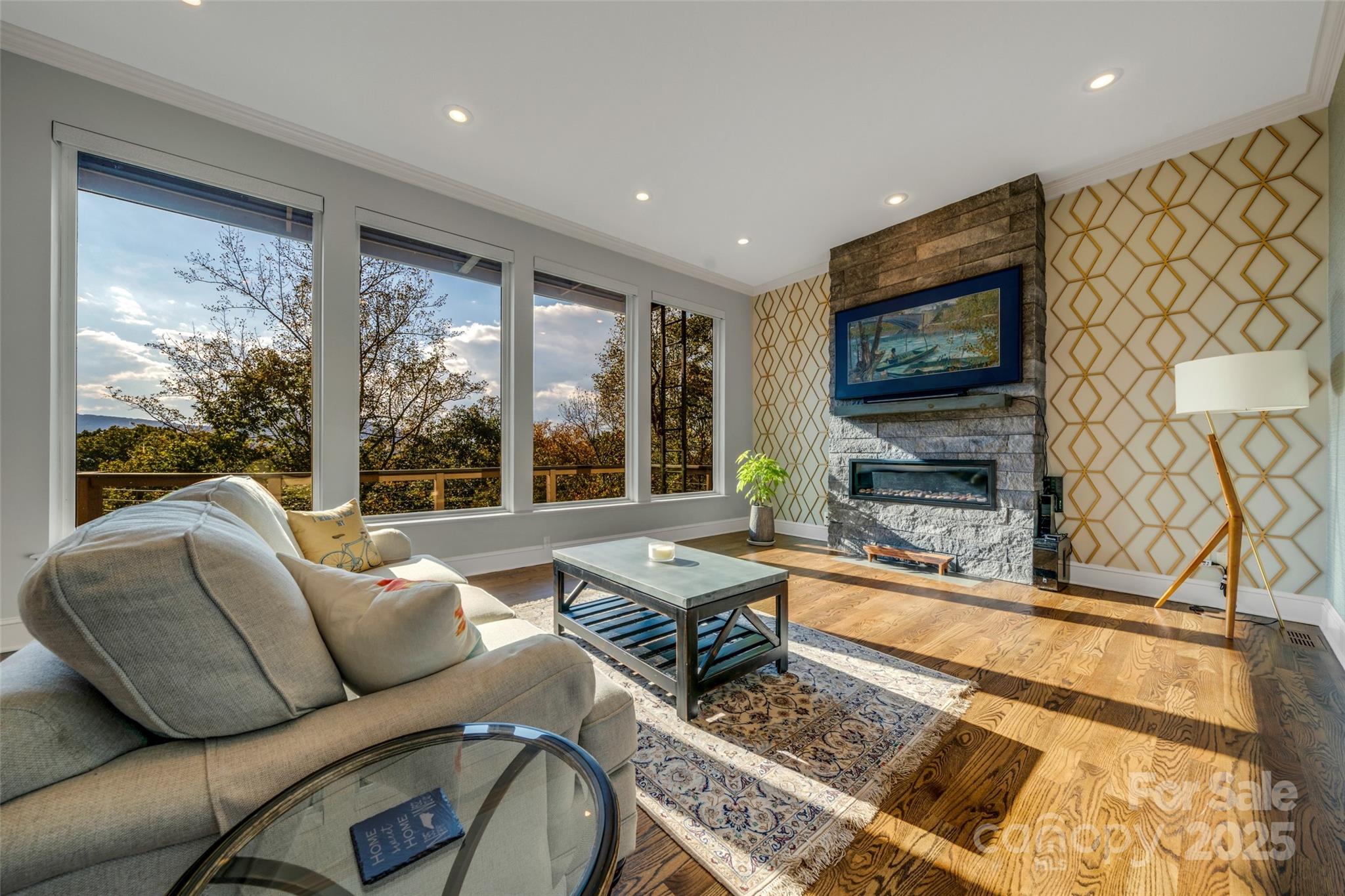 Crest Mountain - Residential