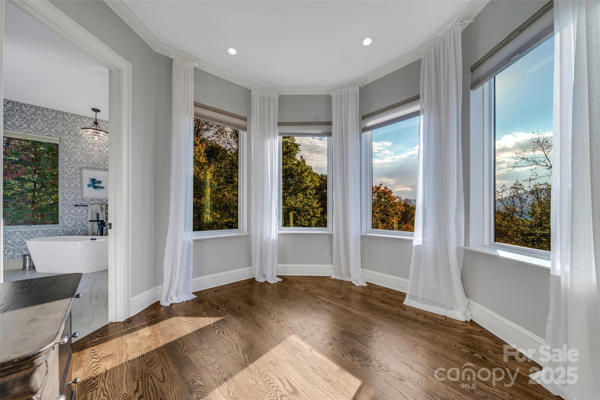 Crest Mountain - Residential