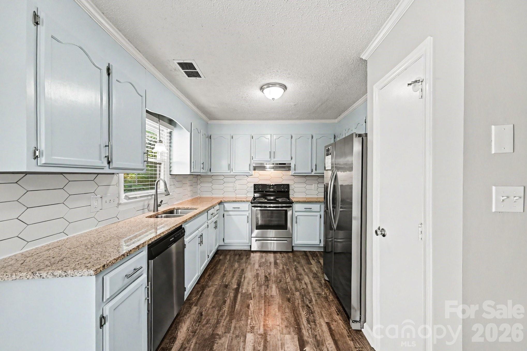 6804 Streamside Drive