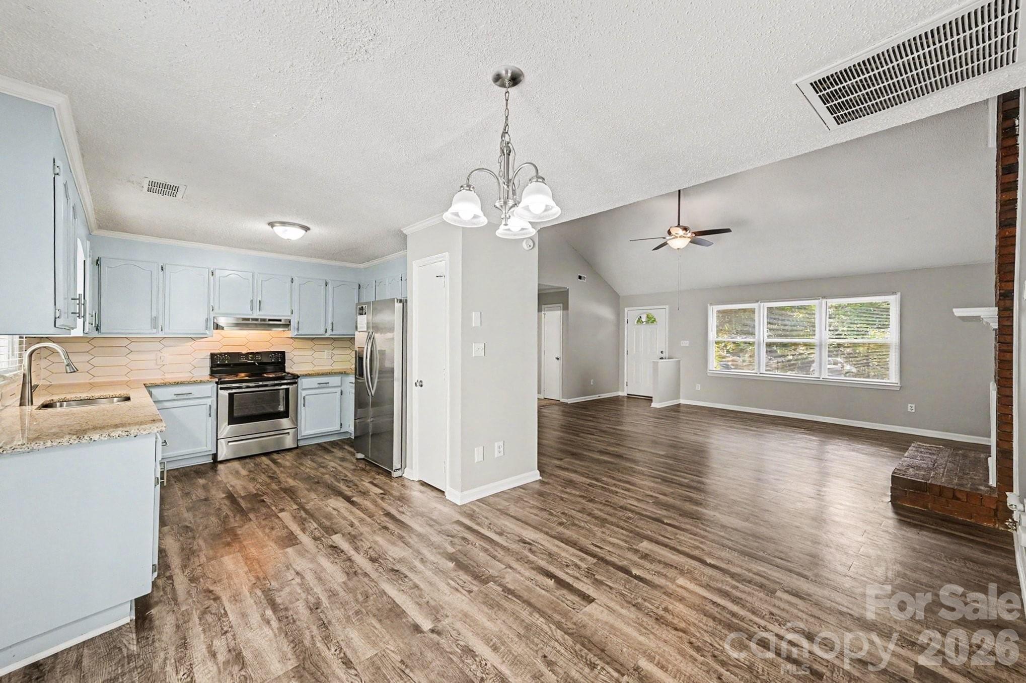 6804 Streamside Drive