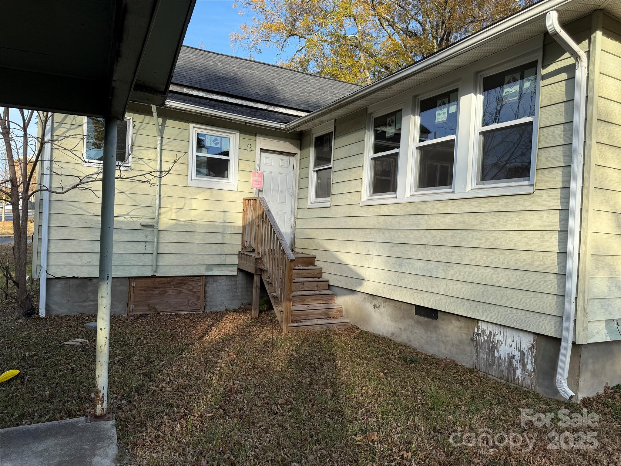 304 S Confederate Avenue