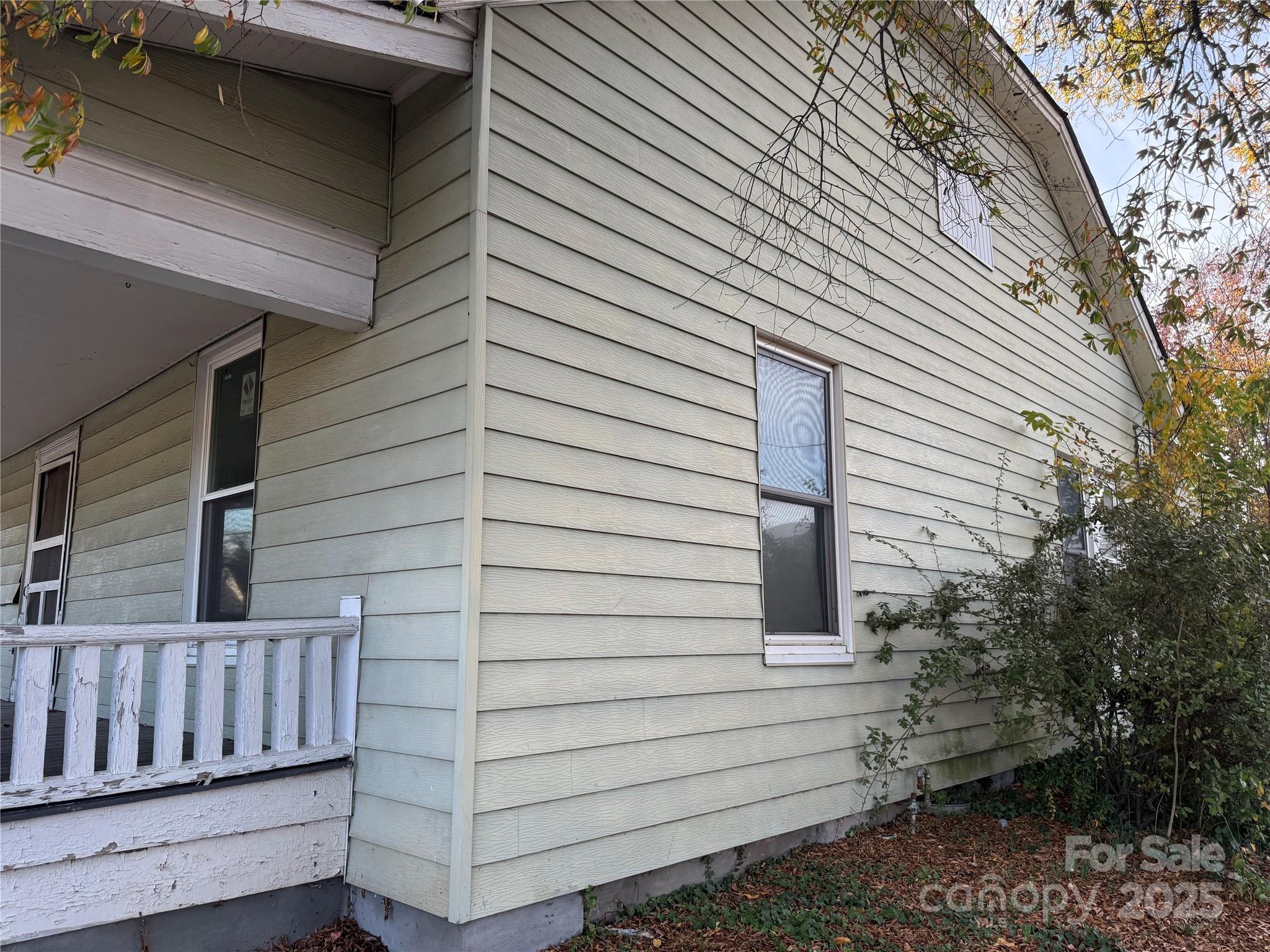 304 S Confederate Avenue