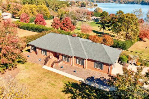 2207 Peninsula Avenue Shelby NC 28150