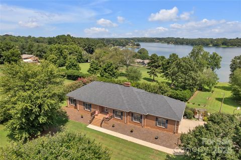 2207 Peninsula Avenue Shelby NC 28150