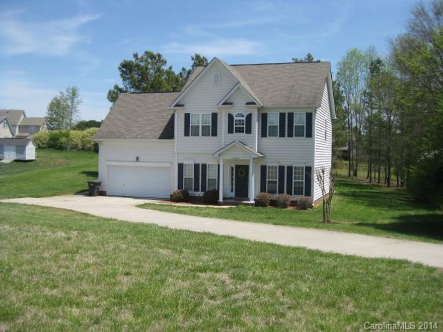 Welcome Home!This 4 BED 2.5 BA home offers everything you could ask for & more.Move in condition,wood floors on main.Spacious kitchen,formal dining & sunny breakfast area.Large master retreat offers trey ceiling,huge private bath, dual bowl vanity,soak tub & walk in shower.Spacious bedrooms.Bonus room is unbelievable/w/closet & attic storage.Oversized patio entertain & enjoy! Easy commute to I-77.