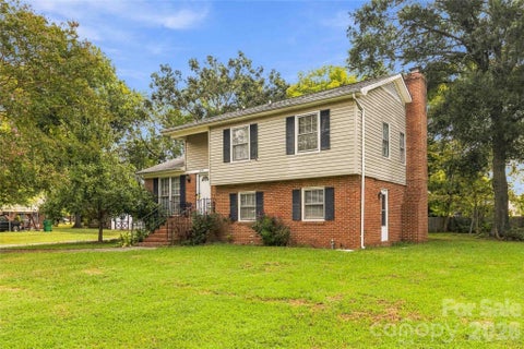 Photo of 2711 Johnny Reb Lane, Charlotte, NC 28273 (MLS # 4425742)