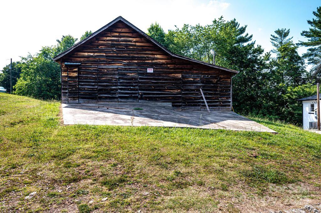 3398 Shamrock Heights