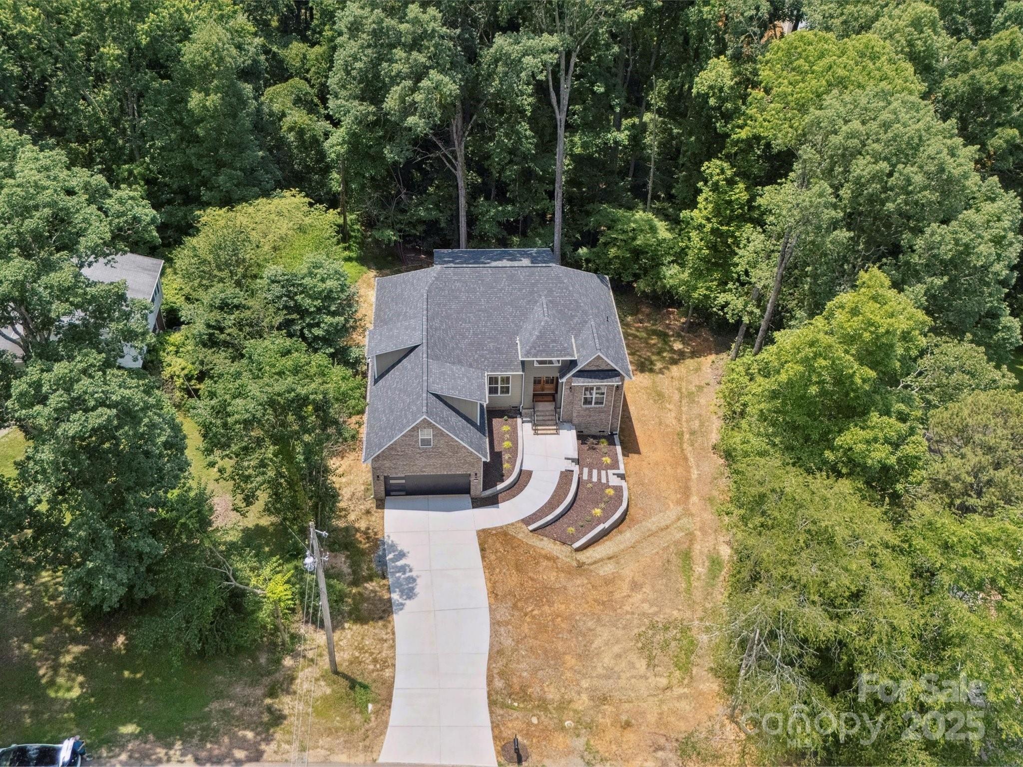 2108 Lakeview Circle