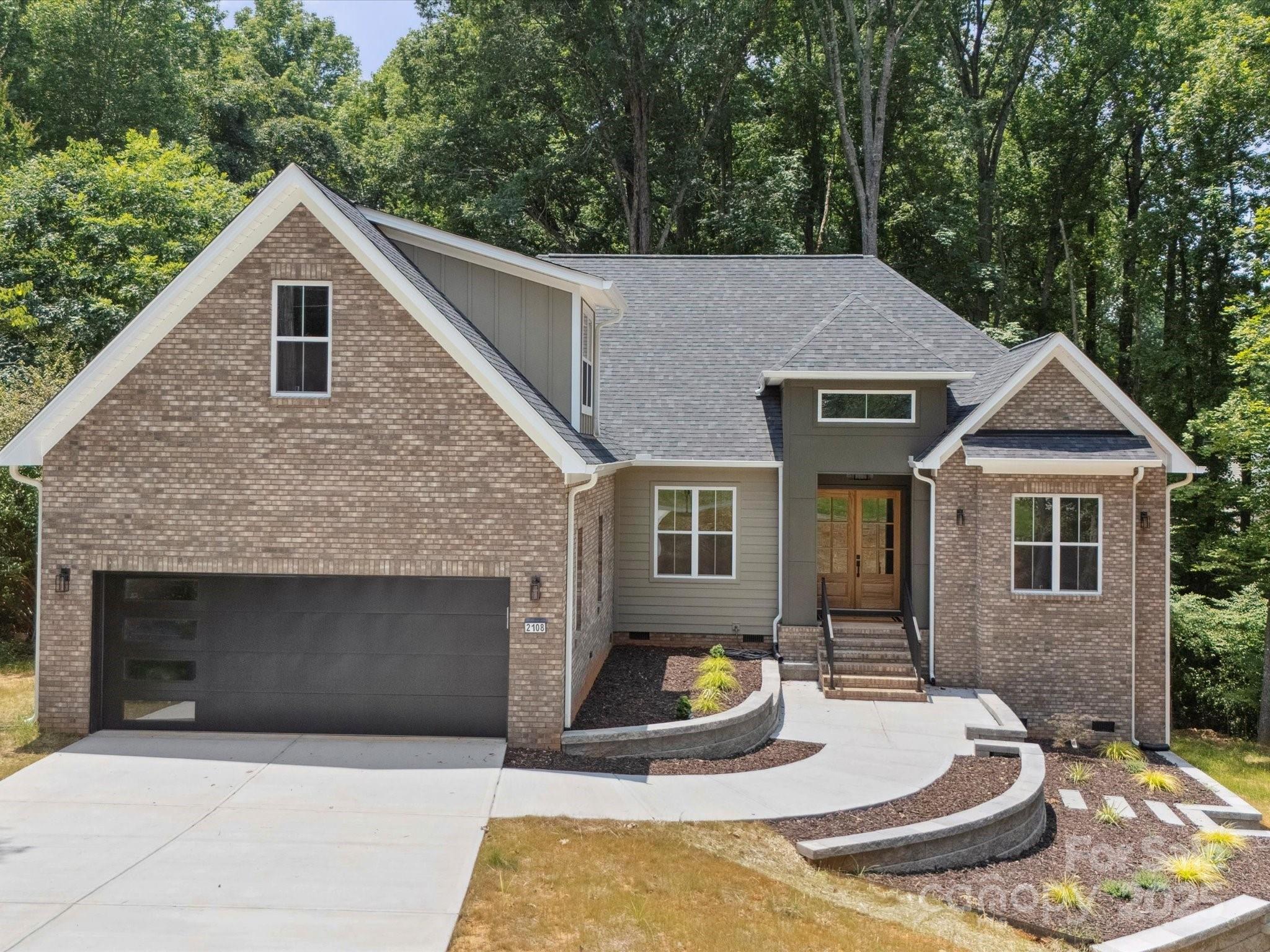 2108 Lakeview Circle