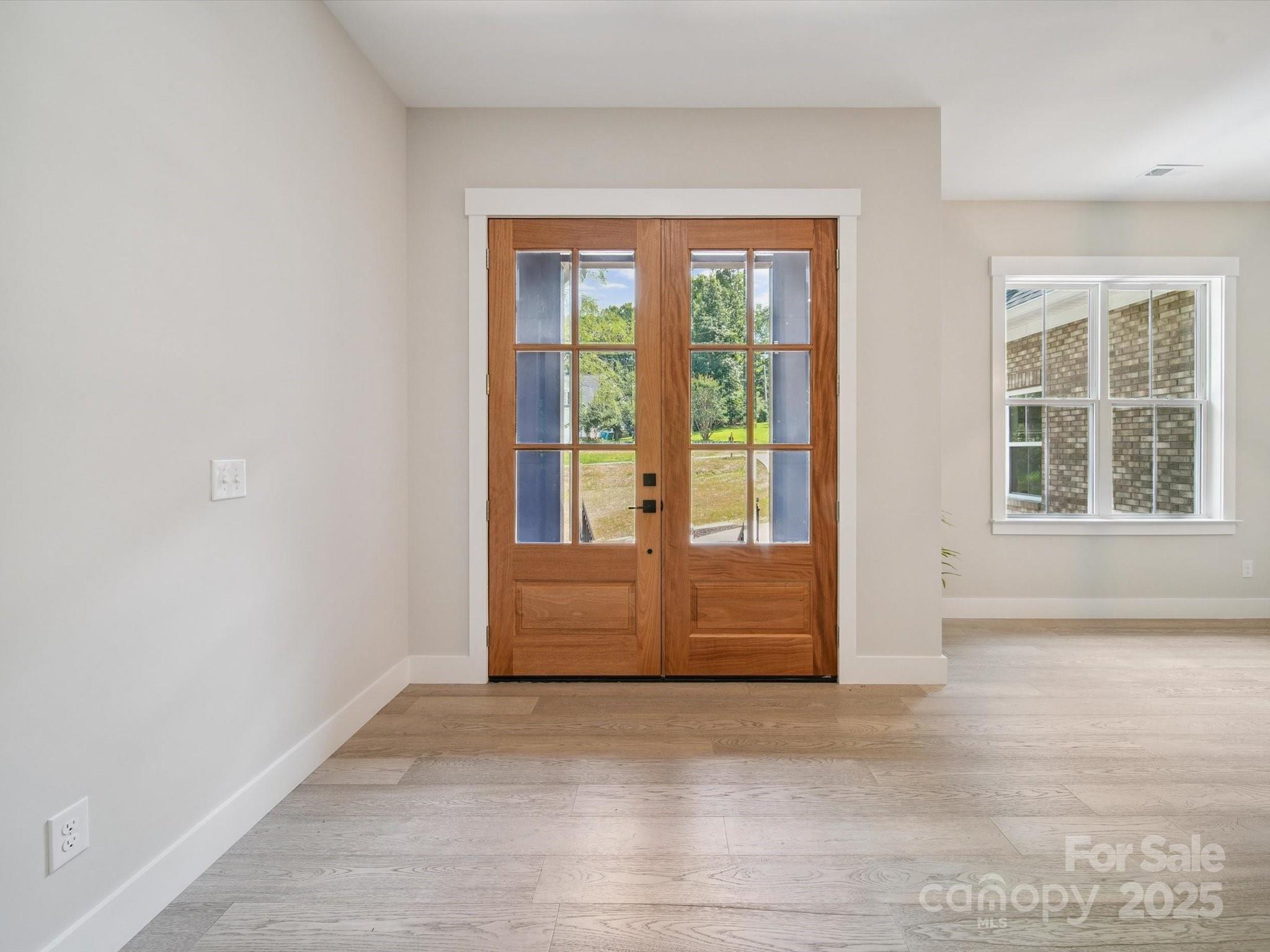 2108 Lakeview Circle