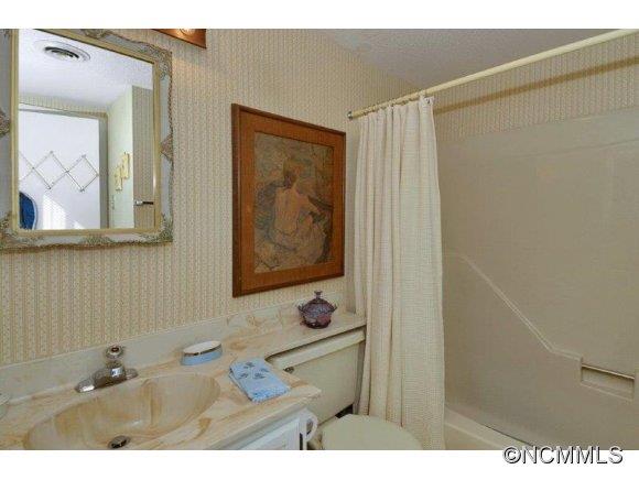 Laurel Park Villas - Residential