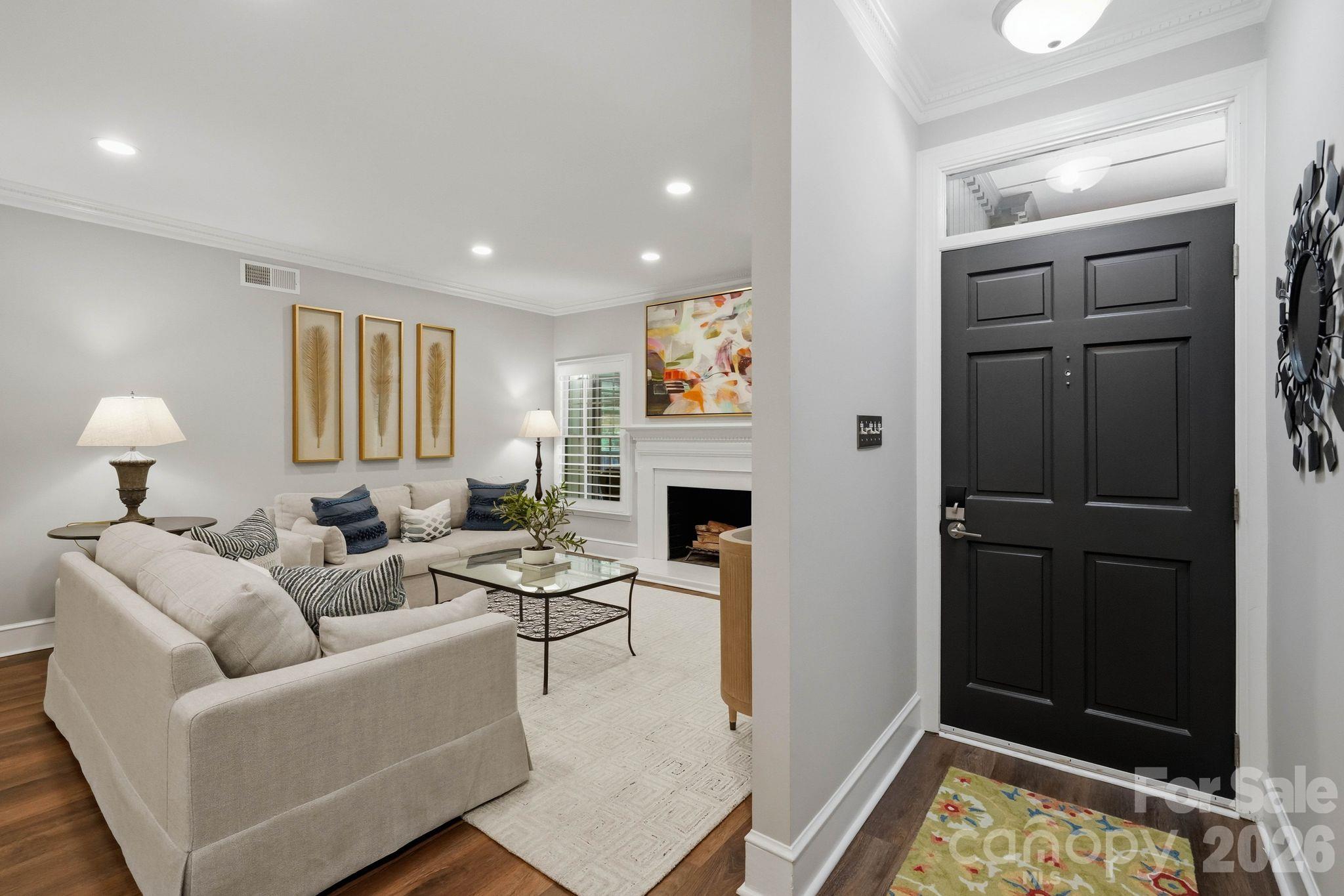 2432 Selwyn Avenue