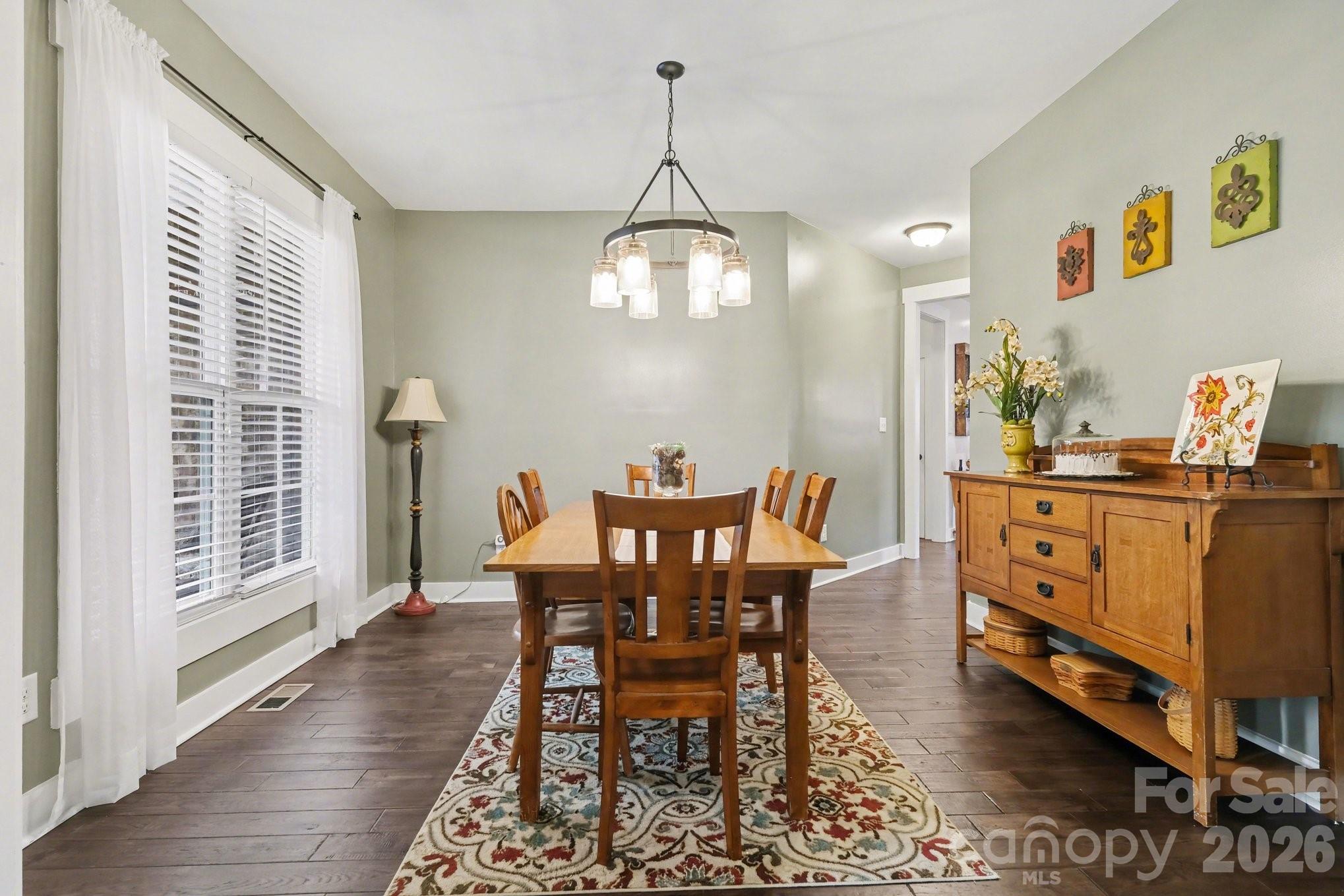 1520 Bennington Drive NW