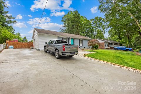 Single Family Residence in Dallas NC 2500 Vinton Drive.jpg