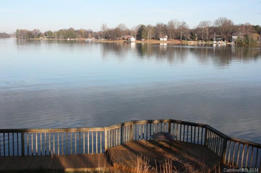 Private POINT lot with approximately 484 ft of waterfront on LKN! Home features 4 gas logs fireplaces, Great Room, 2nd Master on main with Full Bath, upgraded Kitchen with granite, Bosch & Thermador appliances, 4 Bedrooms upstairs including Master, 2 Laundry Rooms and water views from almost every room. Screened Porch, Deck, Patio with Flagstone, Floating Dock, deep water and mature trees to enjoy all on a quaint cul-de-sac setting. A must see home!