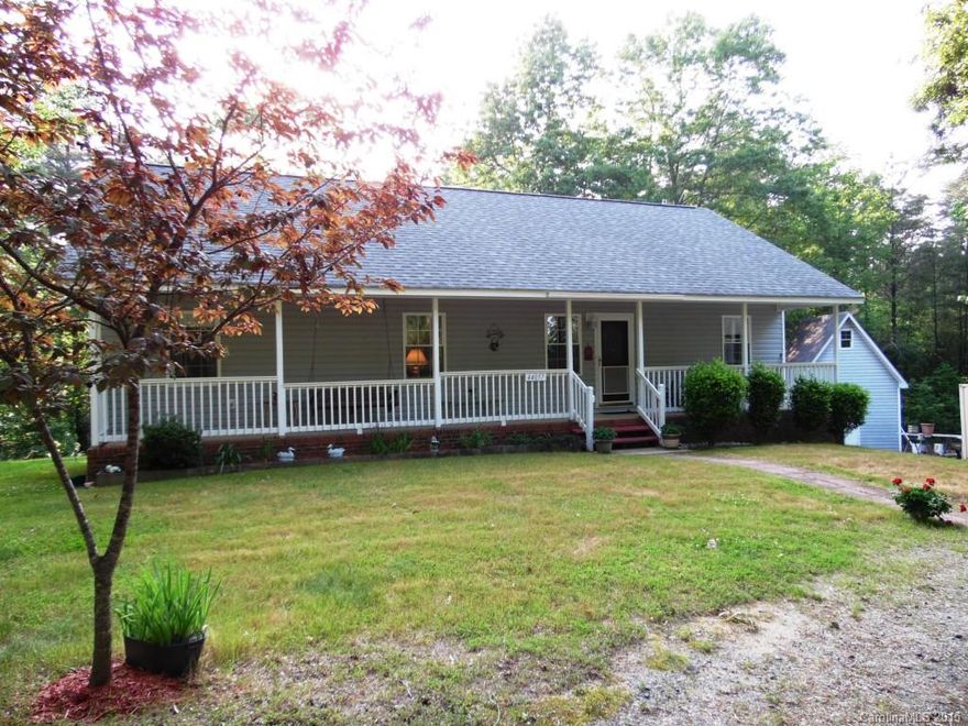 Just like new, energy efficient 3 bedroom, 2 bath on 1.10 acres, almost 1,400 htd sq ft, quiet location with nature all around. Cathedral ceiling, cozy porch, spacious deck, split floor plan. Well maintained, original owners, custom built. Convenient to Harper Hearne, Palmerville & Badin Lakes.