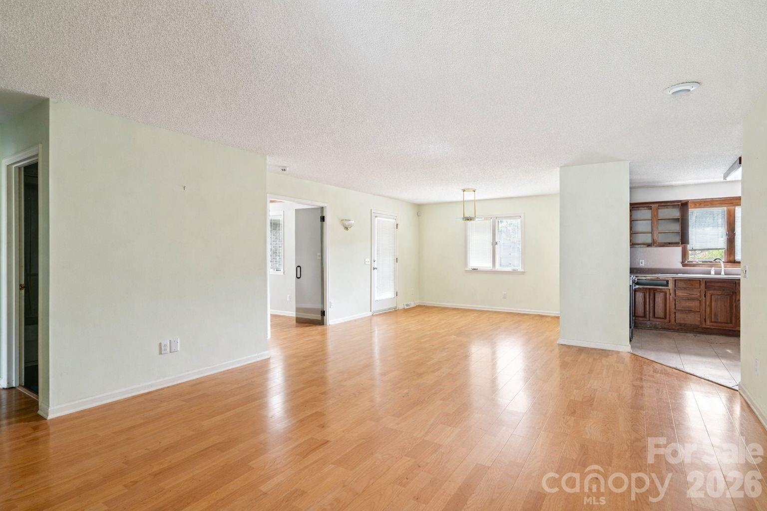 425 Lariat Circle