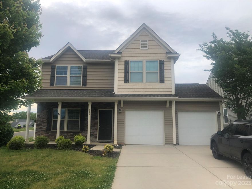 Gorgeous 3 bedrooms and 2.5 bathroom home in Fort Mill SC. Very nice open floor plan with upgrades galore. Stainless steel appliances, hardwood floors, granite counter tops with washer and dryer included. Home comes with a water filtration system as well!