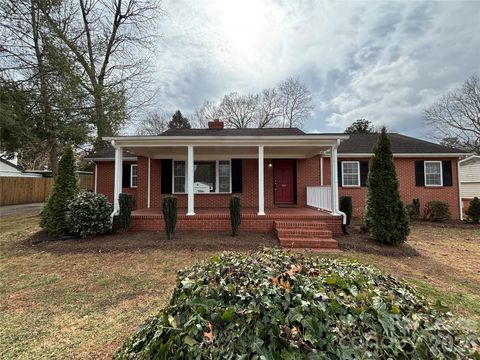 Photo of 418 Coolidge Avenue, Statesville, NC 28677 (MLS # 4349062)