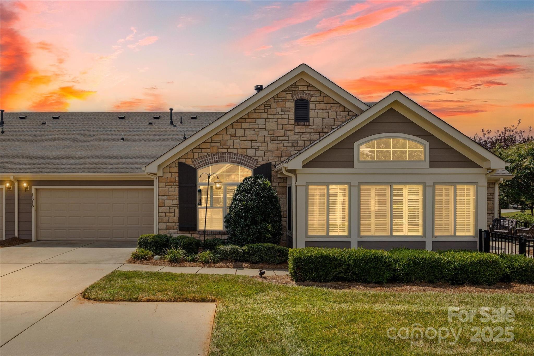 Villas at Robinson Oaks - Residential