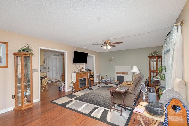 Cross Ridge Acres - Residential