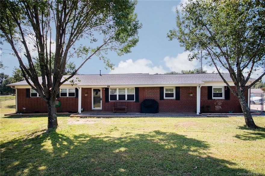 Charming ranch style home w/ features you will love! Home features lg family room w/ great lighting, kitchen with black appliances & tile backsplash & dining area, lg master bedroom w/ great natural light, fan,  2 addl bedrooms. Other features of the home include storage shed in backyard, rocking chair front porch, and lg yard!