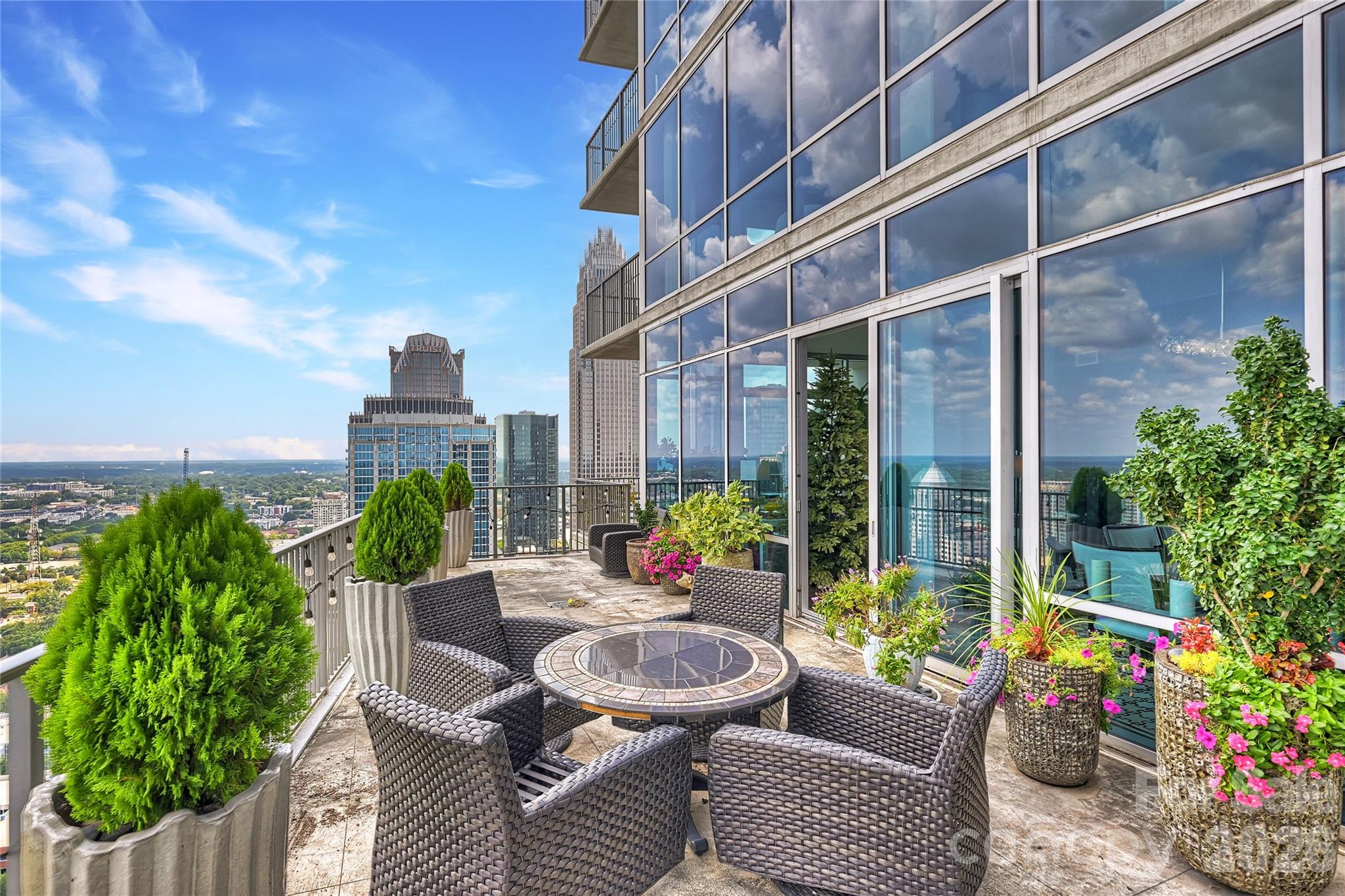 215 N Pine Street 3705