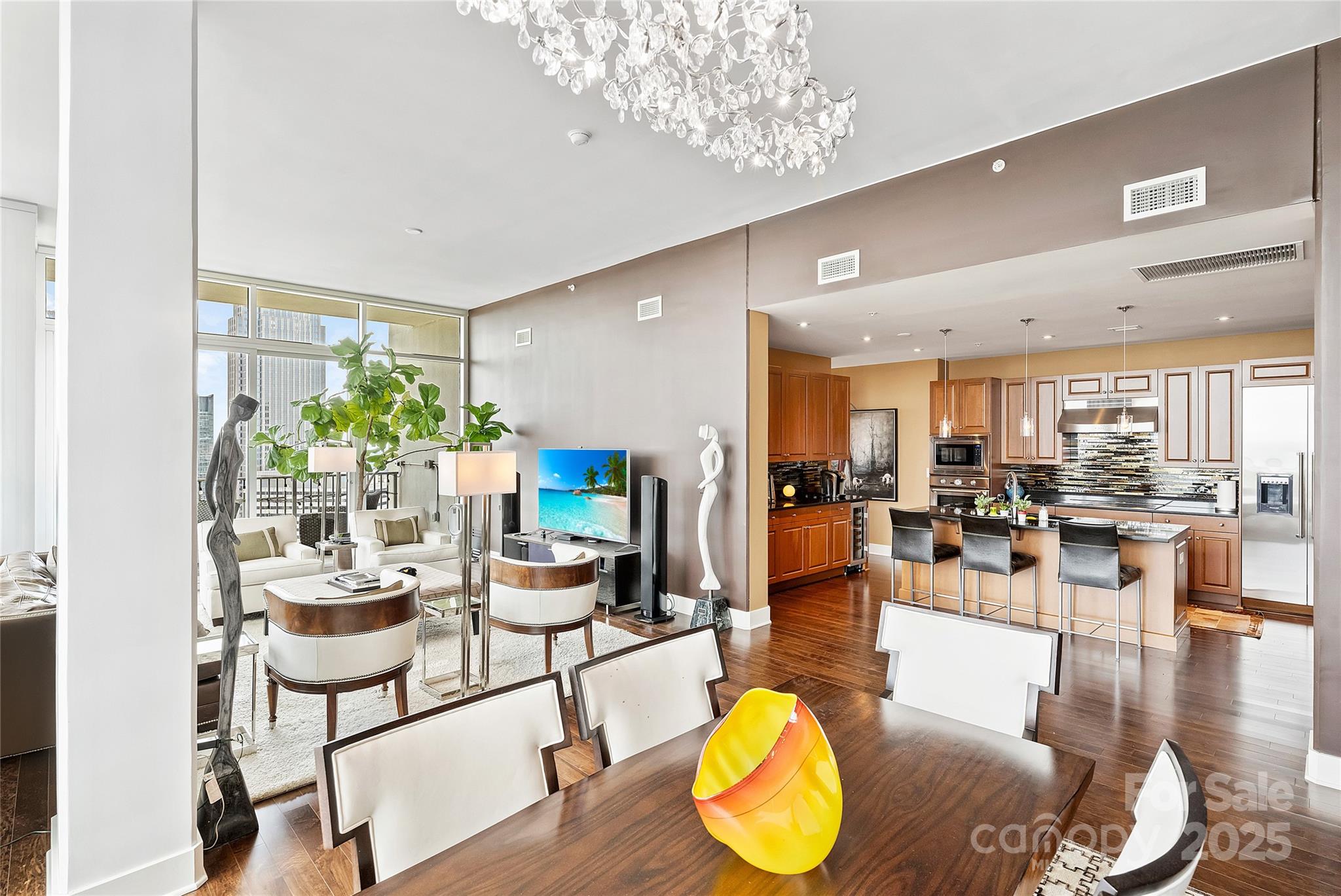 215 N Pine Street 3705